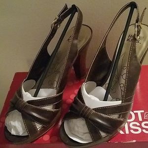 Hot Kiss Maureen brown knot slingback heel